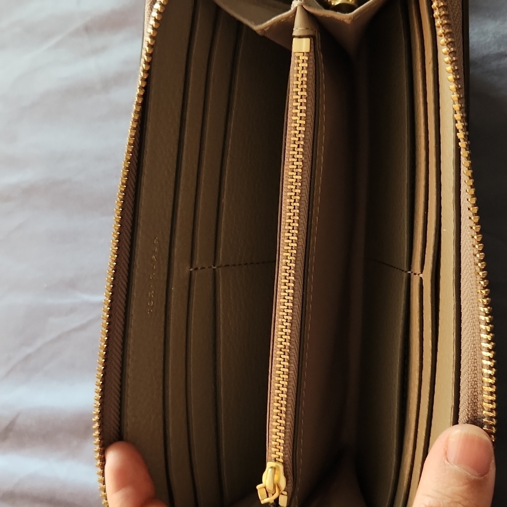 Tory Burch Wallet - Picture 8 of 9